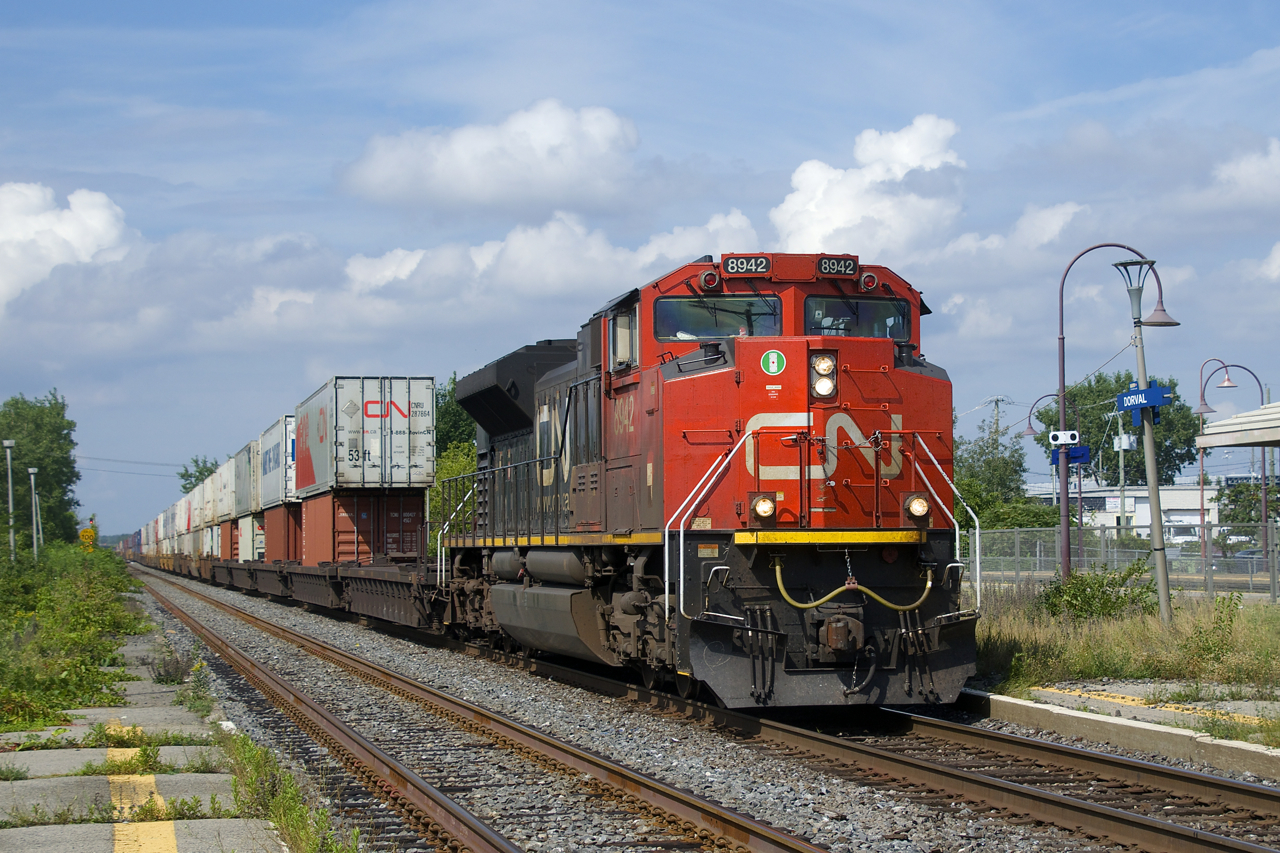 CN 106 has CN 8942 and another SD70M-2 on the tail end (CN 8014) as it passes through Dorval Station.