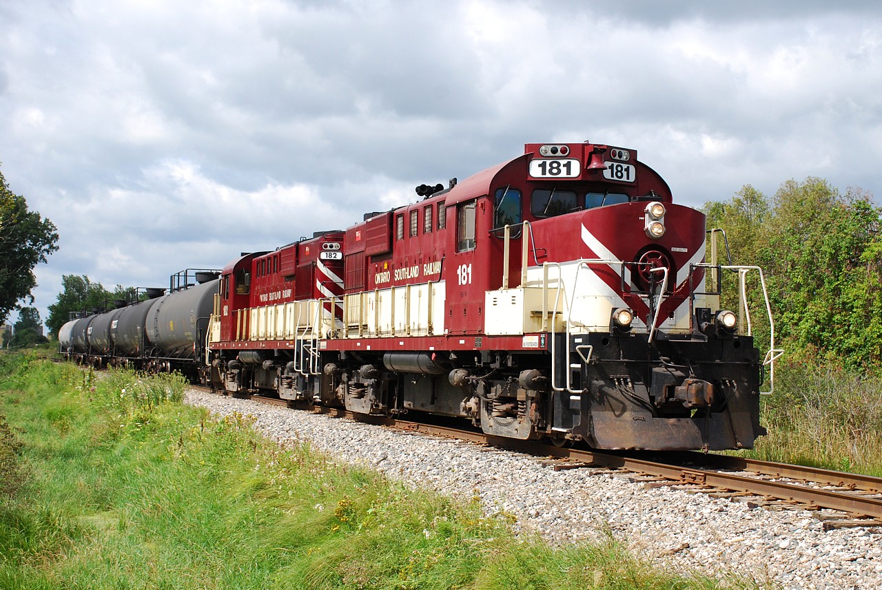 The OSR Woodstock job returns from Putnam with five cars, seen approaching Five Points Road.  It was a miracle I had sun here, as you can see it was a mostly cloudy morning.  They would stop in Ingersoll to lift three more tank cars and an empty flatcar before proceeding to Woodstock to interchange with CP.  With an active roster of GP7, GP9u, SW1200RSu, FP9Au, and RS-18s the Ontario Southland never disappoints!