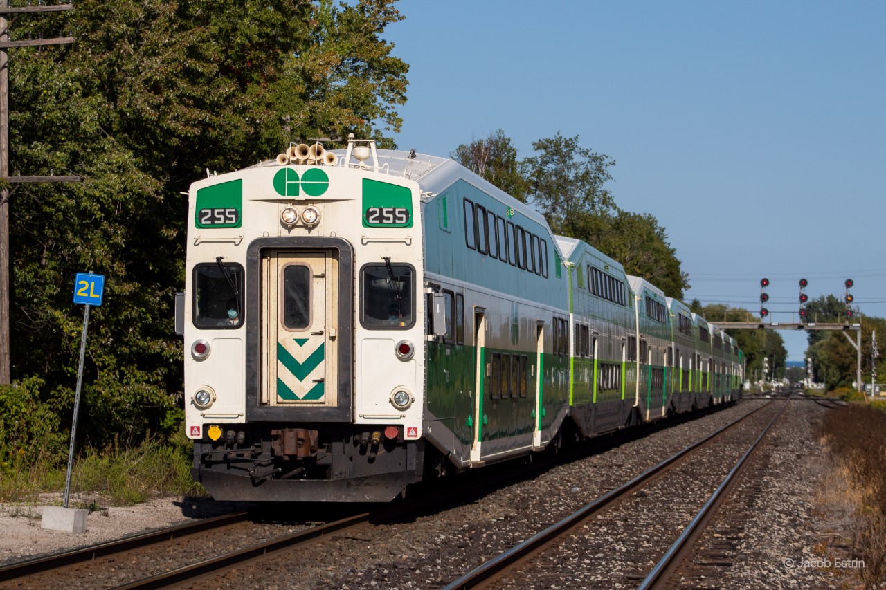 The last time I saw GO 255, well, it didn't really look like this. What happened to her during covid? A few days ago while up at the BCRY I was told that GO 255 was back in service and running the Lakeshore lines, another old cab! Unfortunately GO did some work on it while it sat in Willowbrook, and by work I mean removed the classic green stripes from the body of the cab but still left them on the door for whatever reason. If anyone has any knowledge or any idea's why they would do this feel free to leave a comment down below.