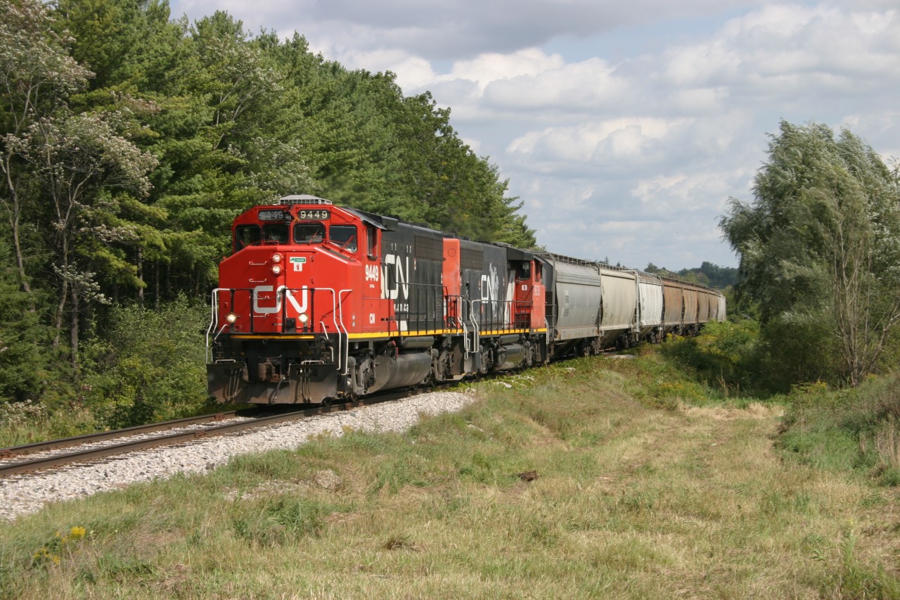 I have been looking for a spot to railfan west of Kitchener. I noticed the road leading to the Hydro Cut bike trail using Google Maps and thought it looked promising. Even better, the crew called out the clear signal at Sturm, which gave me a few min to get out of the car and get set up.
