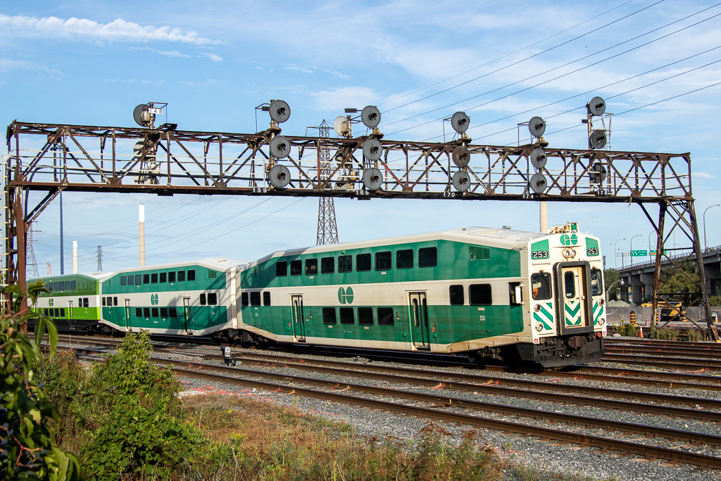 Recently reactivated old cabcar GO 253 leads a westbound Lakeshore East GO train into the Union Station Rail Corridor (USRC) as it rolls slowly towards Union Station.
The most notable part of this shot is the bank of searchlights that GO 253 is passing under. While the actual searchlights date to sometime in the mid 60s or so, the bridge itself is nearly 90 years old, having been built in the 1930s. Other searchlights in the east half of the USRC are quickly getting replaced by LEDs, and this bridge has a concrete slab nearby for its replacements, so I knew I had to get a shot quickly before this piece of history disappears.