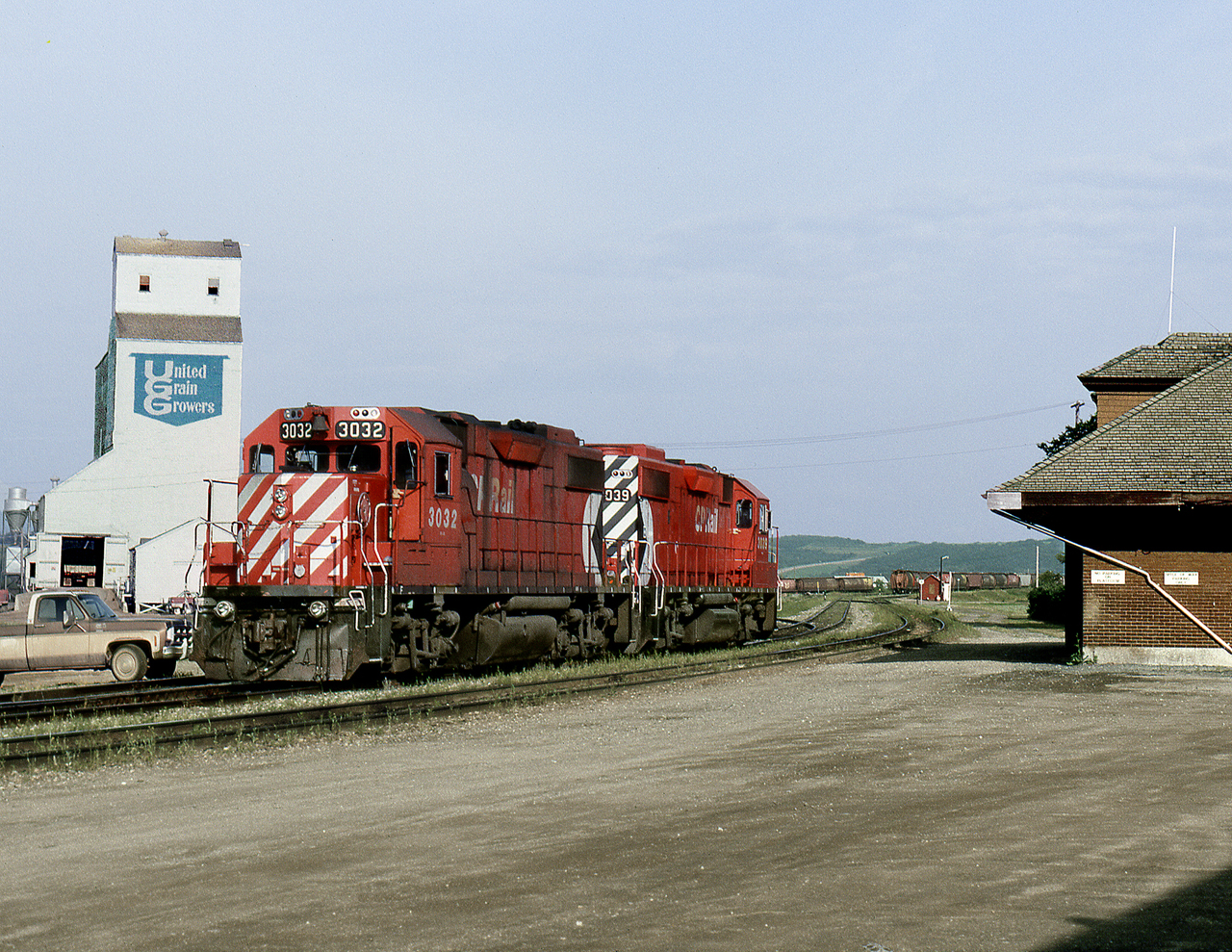Power for west wayfreight sits in front of station before departing light engines for Binscarth