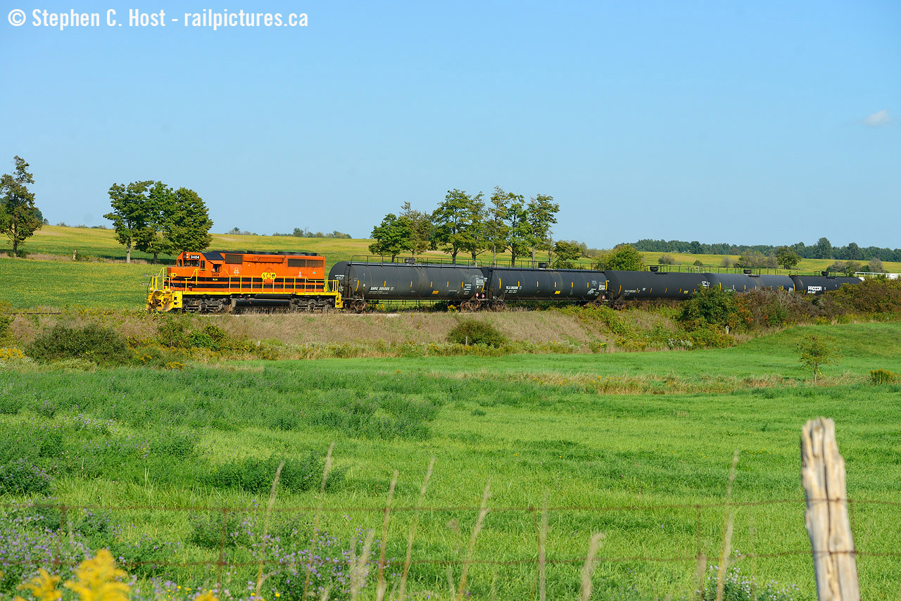 The last RLHH train to Paris in the 1997-2018 era is seen passing through the rural area between Onondaga and Cainsville nearly three years ago. At the time the RLHH only ran in daylight occasionally, and in this case they had to get the train completed before CN took over at the strike of midnight. Since the takeover, instead of a once every month or two daylight train (or less) from RLHH - CN runs four movements a day in daylight basically. Quite the difference in operations - RLHH did everything with one train.