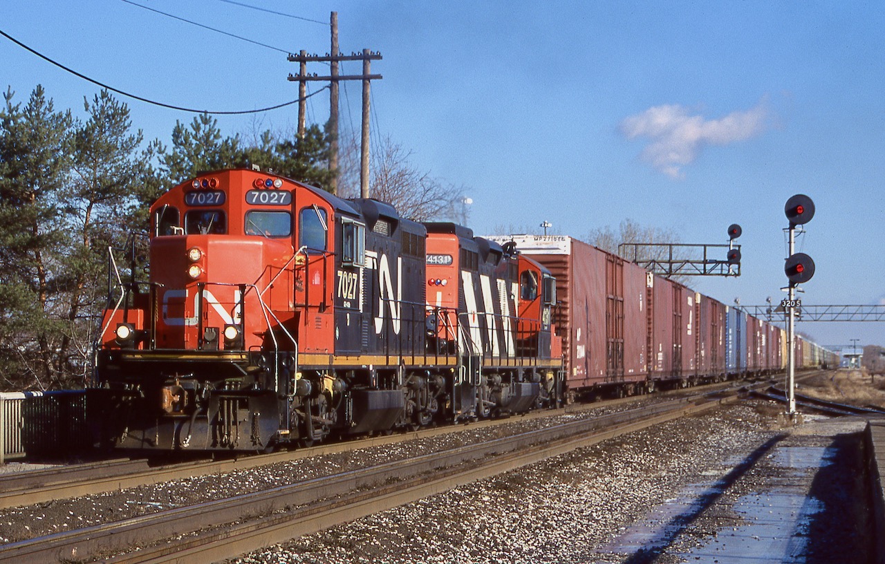For those that got a chance to spend a morning at Burlington West back in the day remember it for being a great place for rail fans to hang out, usually without any hassle from CN police as well. It's a shame that it is now out of bounds. It is not the same with the removal of the station anyway. While the east end of the Oakville sub. had few through freights it was always nice catching the Oakville-Aldershot transfer jobs like 550. The Geeps always look good in clean paint hauling a long cut of parts boxes and auto racks. Today the third track has altered the signal arangement and weeds cut off a lot of the angles here not that I venture in much anymore for obvious reasons.