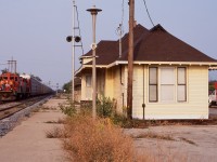 In the early 2000's Burlington West was still a nice place to hang out without being bothered, and the old station was still a good photo prop as it waited to be repurposed. Thankfully it was saved and moved a block away and is now a well looked after museum. It wasn't uncommon for the locals between Oakville and Aldershot to be held here for higher priority trains and this day was an example of that as 550 waits for a light to head west. It was a nice September day and the crew has headed to the the front porch to take in the nice weather. The lead unit still wears "AR Illinois" lettering from a tv production shoot a few years earlier. 