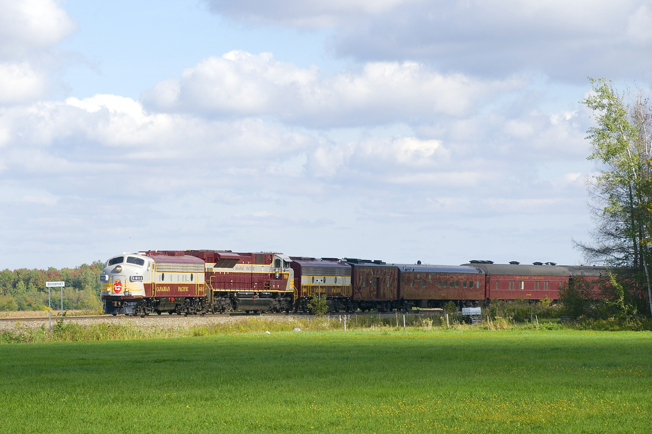 CP 41B is not too far from Farnham as it passes the station sign for Brookport with CP 1401, CP 7019 & CP 1900 for power.
