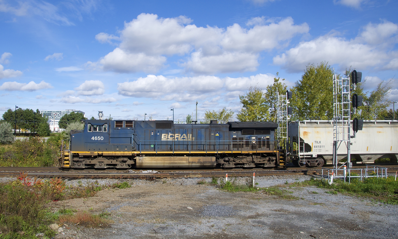 CN 305 has BCOL 4650 up front and CN 2671 mid-train as it heads west past a relatively new set of signals.