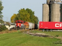 RLK 4095 arrives in the farming town of Hensall as it leads Goderich-Exeter Railway 581 on the Exeter Spur during a nice Saturday morning. 
