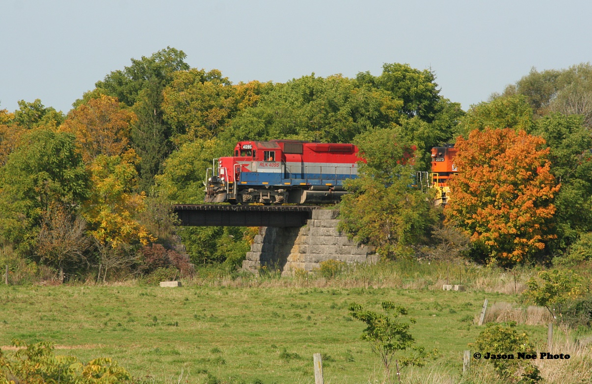 RLK 4095 approaches Kippen Road as it leads Goderich-Exeter Railway 581 to the town of Hensall on the Exeter Spur crossing the Bannockburn River.
