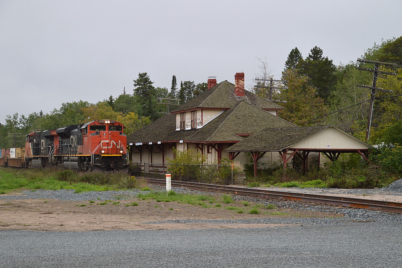 Railpictures.ca A.W.Mooney Photo Minaki. Those who follow the news