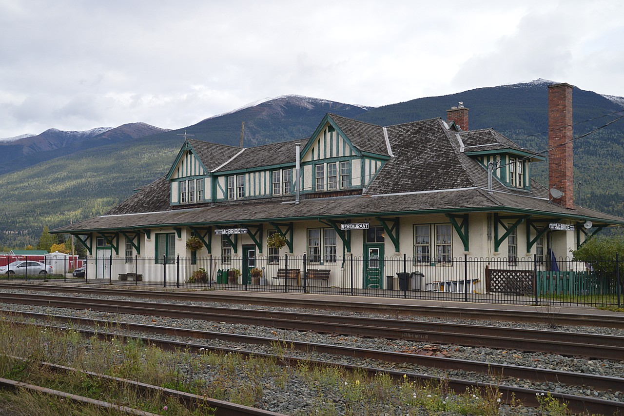 McBride.  What a beautiful station.  The Grand Trunk came thru in 1913 and the station was built in 1919. In 1991 it became a Heritage site.
This community is located about 150 miles (240 KM) east of Prince George and it is abut the only civilization you see along the journey. (There is a "No gas for 200 km" sign along the highway)  McBride is a division point, Fraser Sub to the west, and Tete Jaune Sub to the east. The building appears to retain its original purpose for being; it is a gathering point for the locals, and was quite busy when we stopped by. Nice coffee shop/restaurant on one side, a tourist bureau centre, and the west side was a fully stocked gift shop. A caboose is displayed on site, and we did witness a CN freight meet.  And as a bonus, Canada Post recently issued a booklet of stamps featuring this station. There may still be some available.