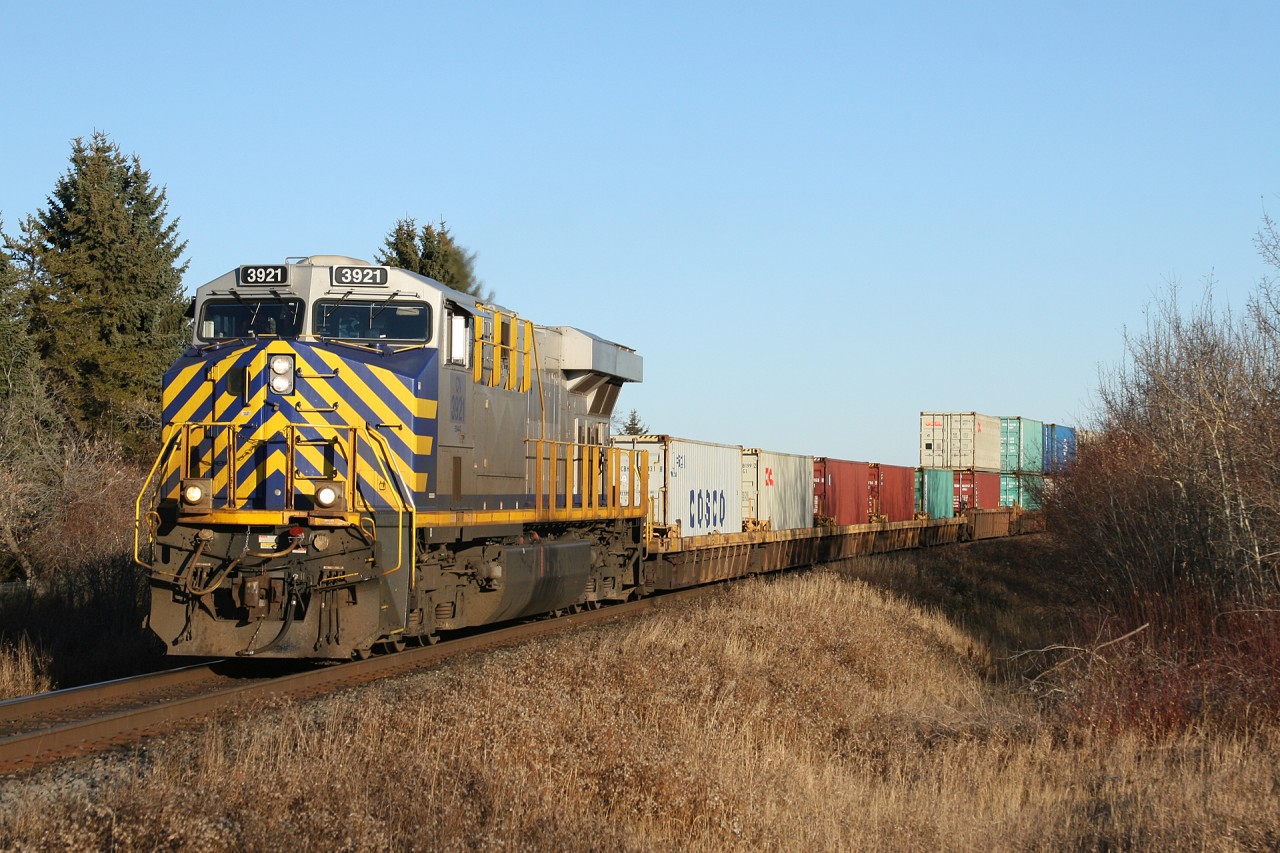 A 239 car Q 19991 27 cruises through Ardrossan hot on the tail of X 11791 27
