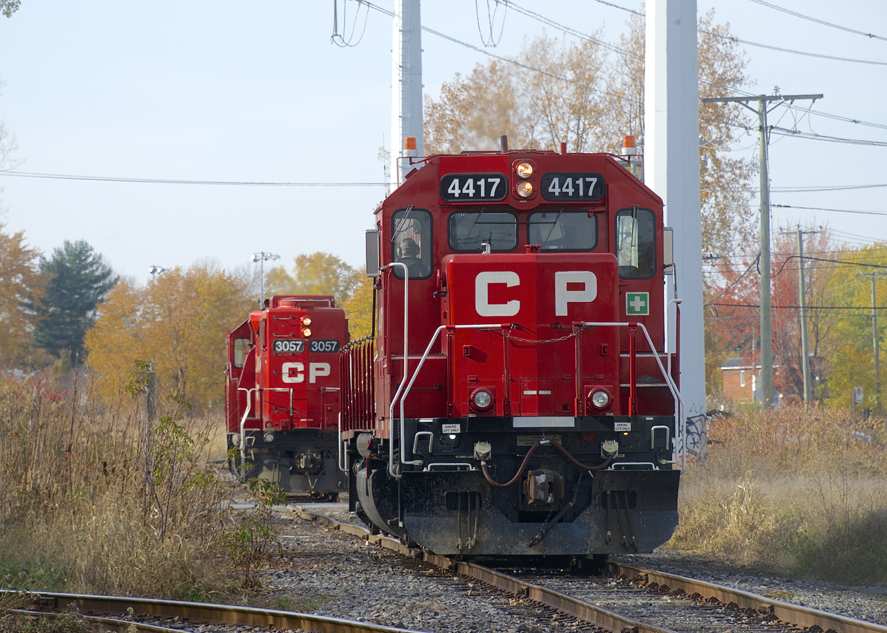 After spotting cars at the only two clients left on the Lasalle Loop Spur (Fleischmann's & Total Canada), both of CP F95's units are leaving light power, separately but simultaneously (they will couple up together in a short distance before heading back to St-Luc Yard). One (or possibly both clients) on this line has to be switched with only one unit, explaining why these two units were temporarily split up. The track branching off to the left goes to Fleischmann's.