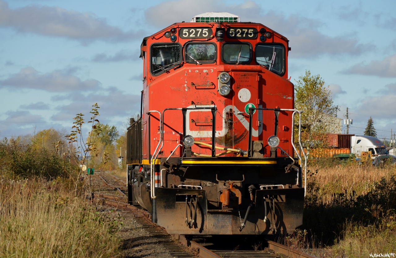 CN 5275 idling clear of the West leg on CN's Sudbury spur, ready to be picked up by CN after having some work done at DESX's busy new Foundry road facility.
