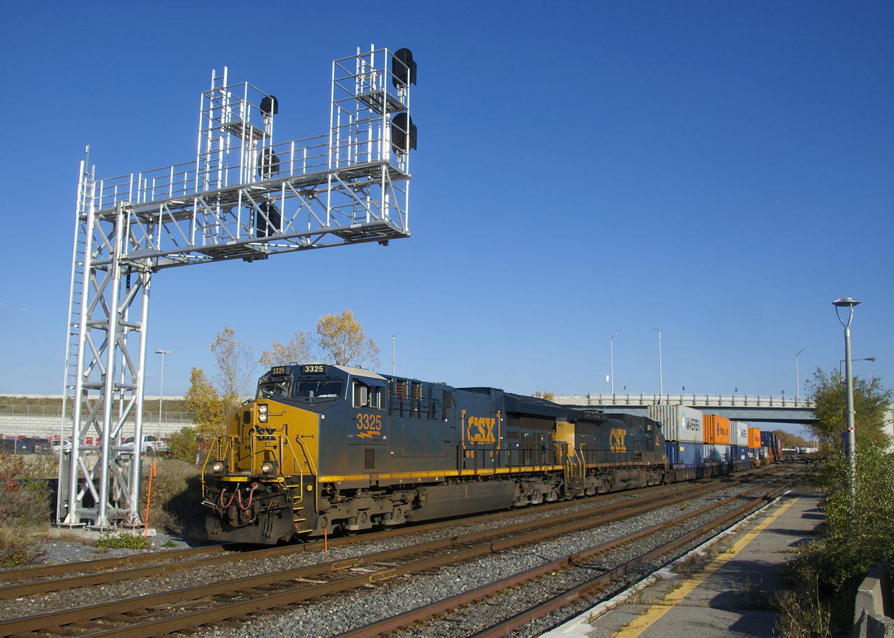 CSXT 3325 & CSXT 92 lead CN 327 through Dorval.