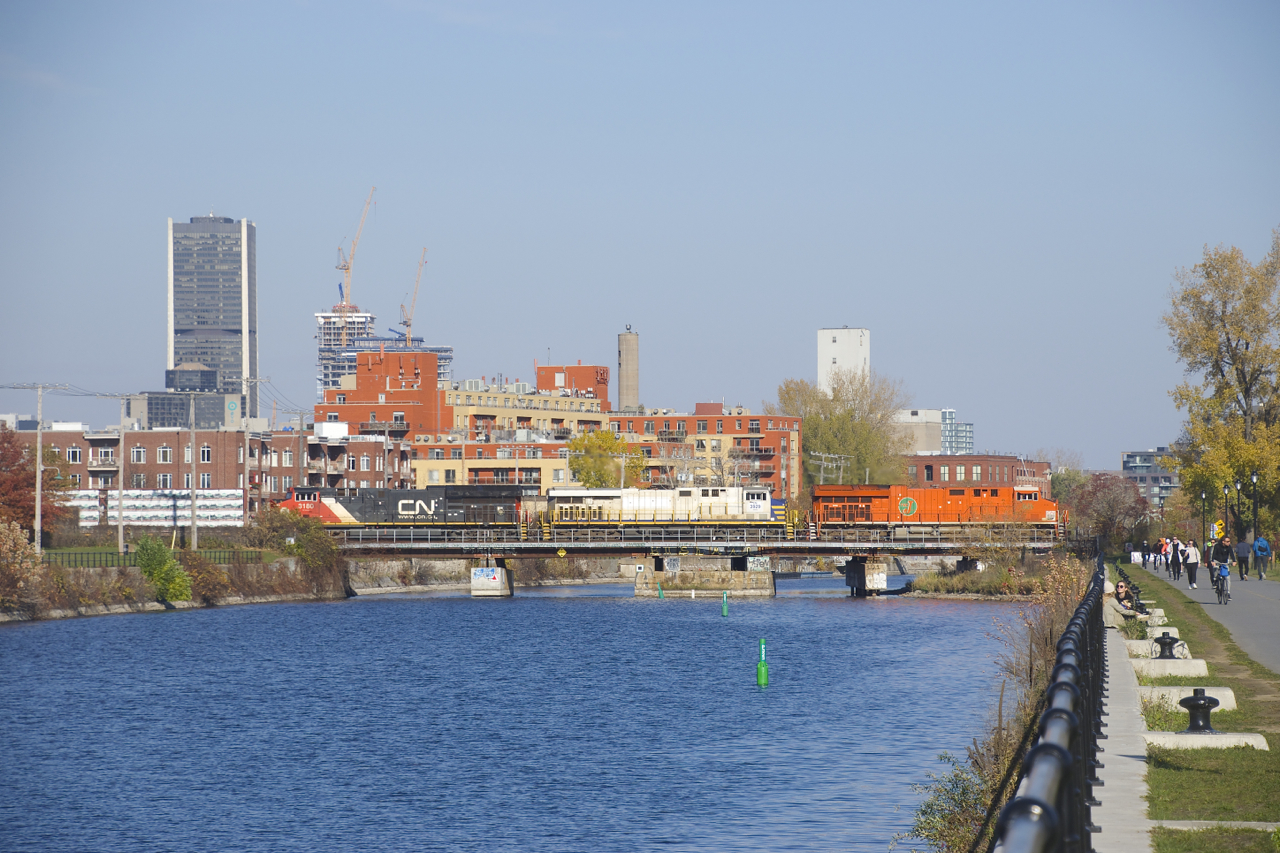 After a long delay due to a work block on the CN Rouses Point Sub, CN 324 is finally on the move and crossing the Lachine Canal with a long train and an impressive lashup consisting of CN 3023, CN 3929 & CN 3180.