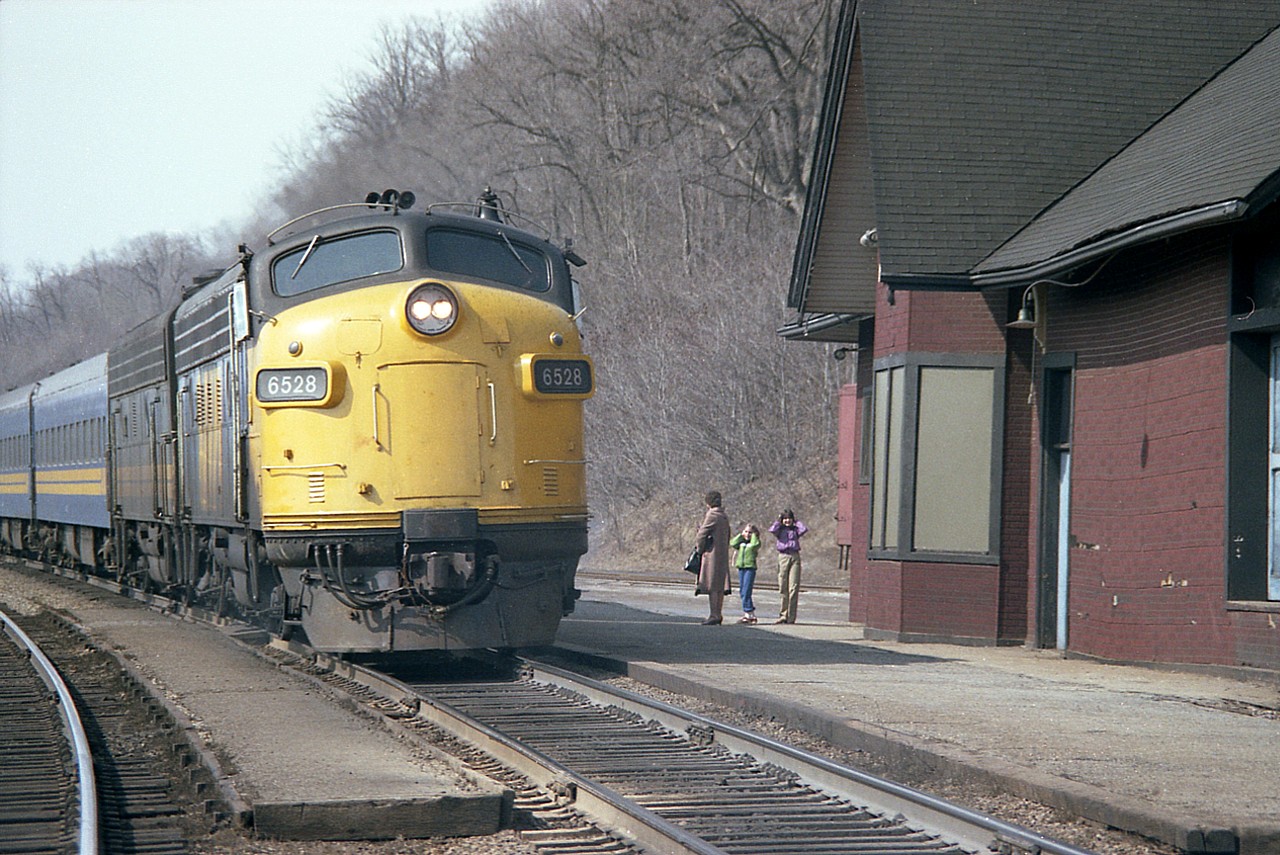Just enjoyed Robert Farkas' latest offering in which he comments on trying to keep people out of locomotive photos for the most part.  Those in front of the subject tend to bother me as well, but sometimes people can tell a story, as in the case of his posting.
I always enjoyed this image; taken a long time back as well.  Those F units on VIA could be pretty darn loud, as this shot testifies.
Now...at the site of the long gone Dundas station, it is the silence that is deafening.
