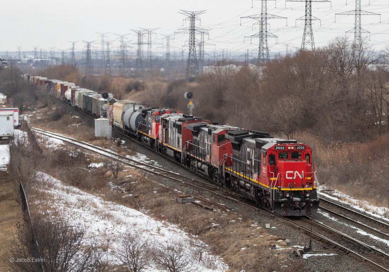 CN M394 hits approaching the Weston Road overpass with quite the lashup!