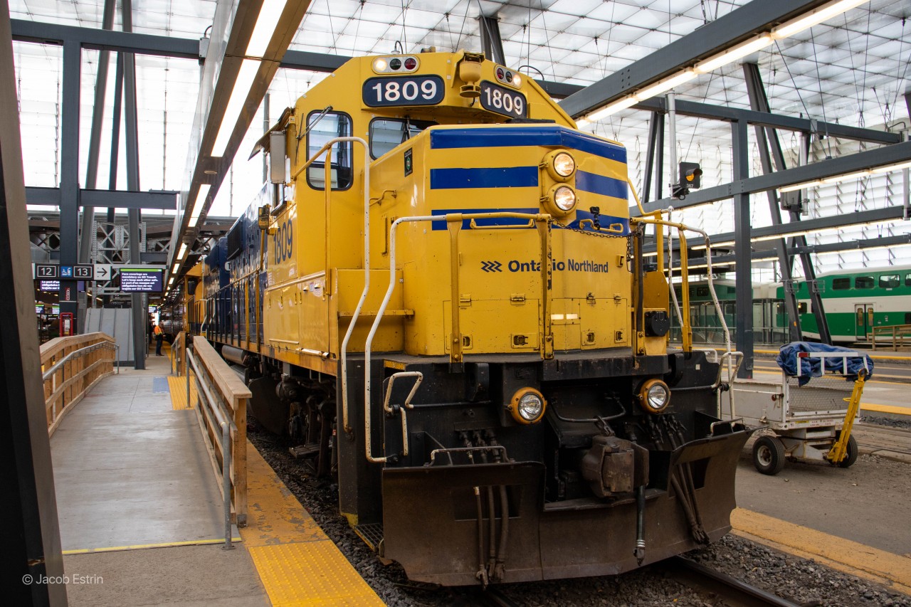 It's been nearly 10 years since Ontario Northland ran a passenger service to Toronto's Union Station, luckily today I was able to catch them on platform 13 by the accessibility ramp. The crew was nice enough to turn on the class lights for some photos too!