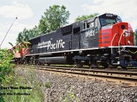 Southern Pacific SD70M 9821 gets its first baby pictures taken as it is lifted at the GMDD facility in London, Ontario by a CP westbound powered by SD40-2’s 5841 and 5657.
