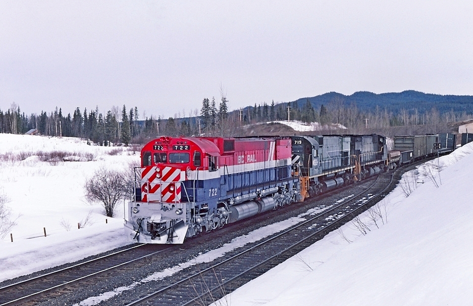 A drab winter morning and a meet at Greening, freshly painted 722 added some color to the day. We were in the siding for the meet and I braved the knee deep snow to get this shot