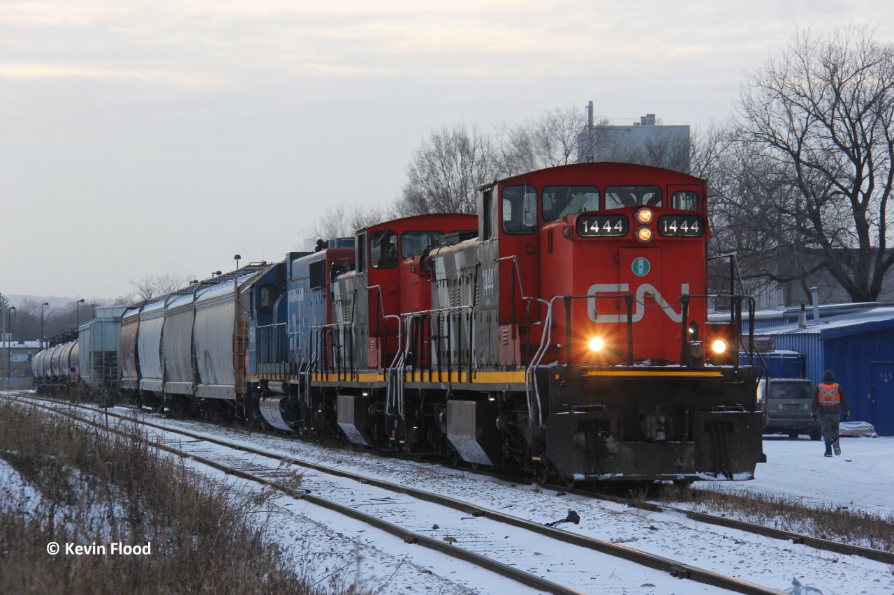 A classic power set is on the point of the 15:00 Yard Job as they switch Bunge in the twilight of December 17, 2020. CN 1408 and GTW 5849 was the other power.