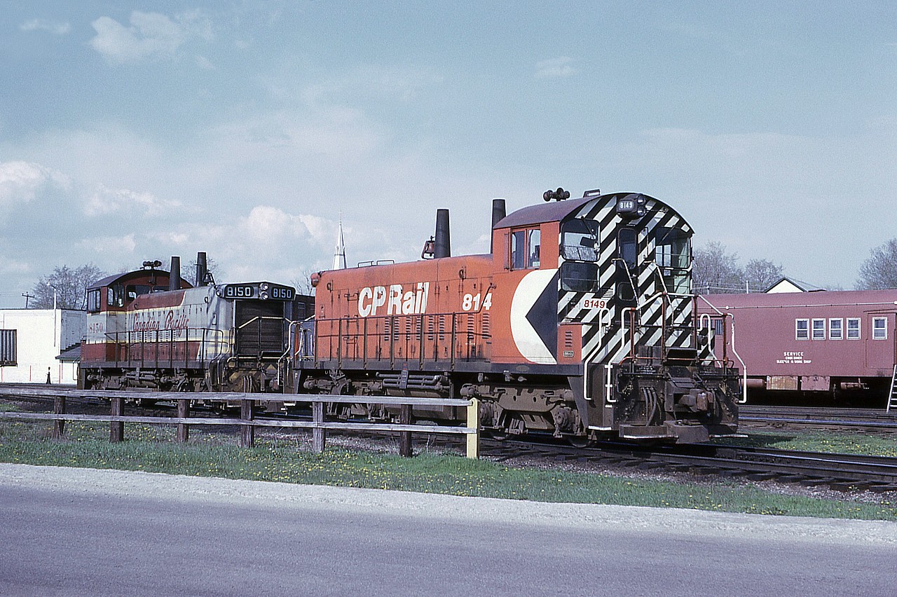 I probably will need to be corrected with this one. For some strange reason I did not mark the location of this slide. But that church steeple in the background indicates to me it is Woodstock, Ontario. But the rest of the scene.......I dunno.
Nice combination; CP 8149 in the "new" paint and 8150 in the old.

The SW 8149 became #1248 in 1984; then to control cab #1154 in 2003.
The SW 8150 became #1270 in 1985; then retired 2012 and sold to NRE same year.