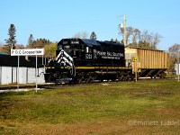 On a trip to Manitoba for some railfanning, we found ourselves following the Prairie Rail Solutions SD40 VLSX 5232 (Ex CN SD40), which made an early morning trip to Grosse Isle to pull a covered hopper from their storage track. 