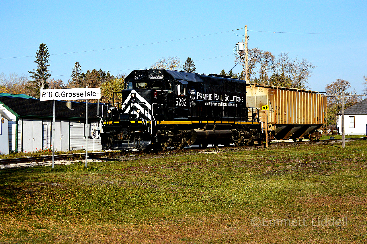 On a trip to Manitoba for some railfanning, we found ourselves following the Prairie Rail Solutions SD40 VLSX 5232 (Ex CN SD40), which made an early morning trip to Grosse Isle to pull a covered hopper from their storage track.
