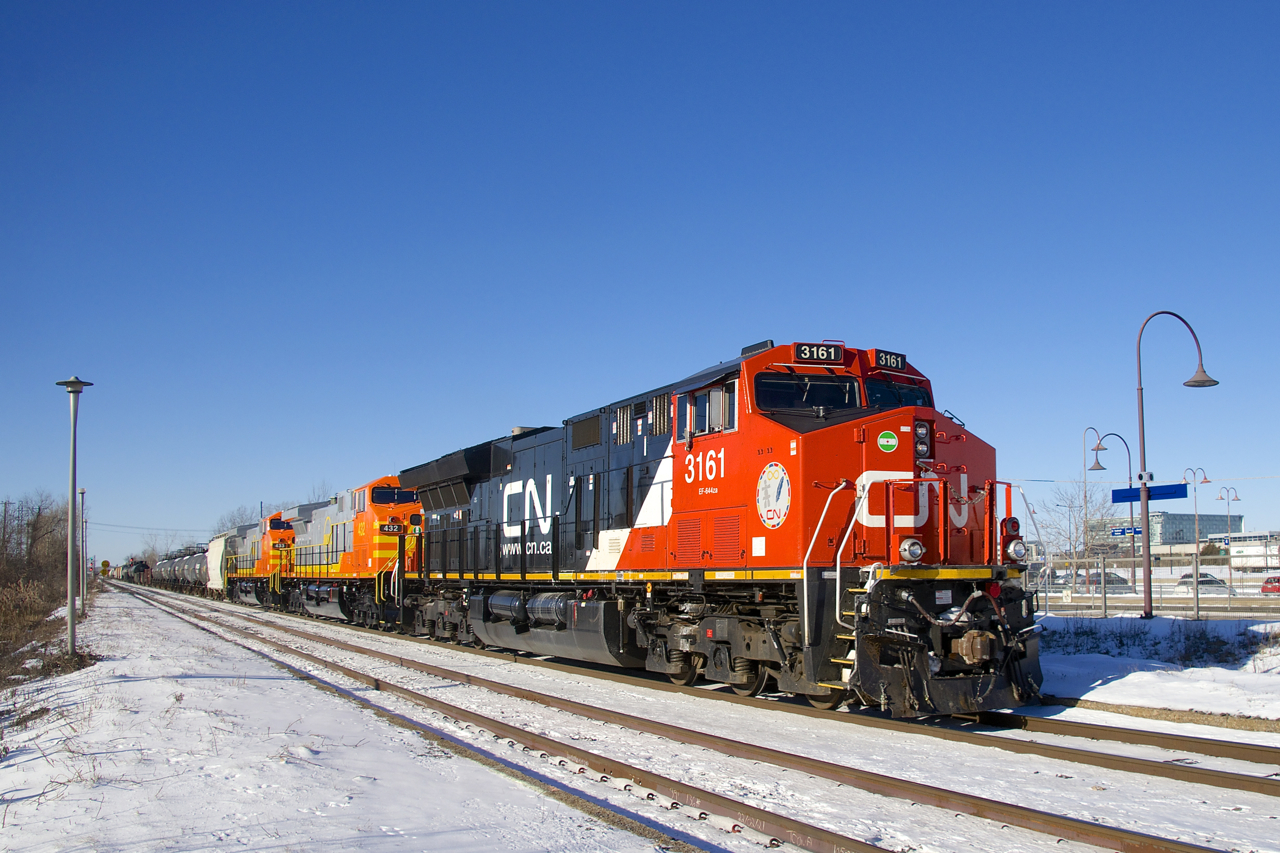 CN 368 is heading east through Dorval with CN 3161 leading and two new QNSL AC44C6M's trailing (QNSL 432 & QNSL 433). These were rebuilt at the Erie plant from BNSF Dash9's.
