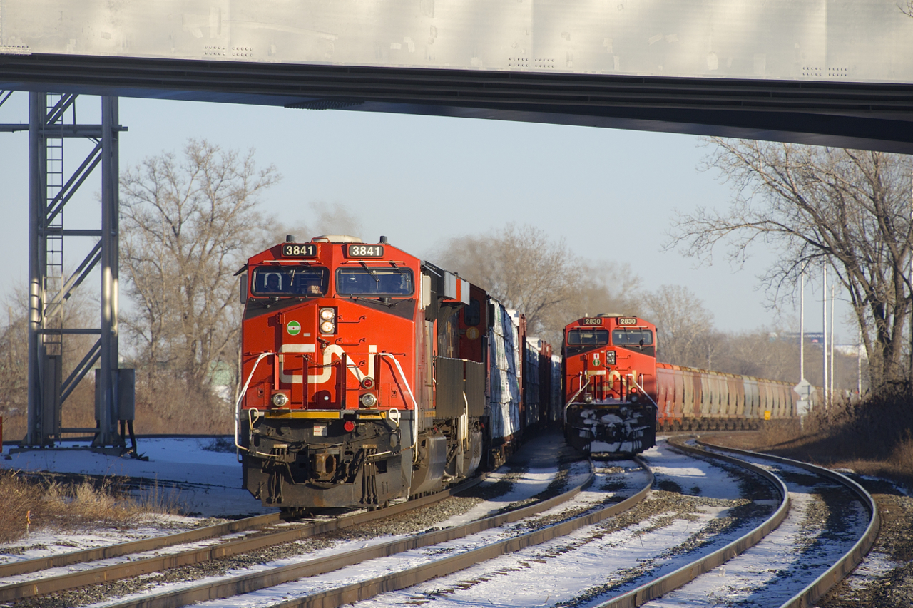 CN 369 is passing a parked CN B730 (loaded potash train) which had already been there a couple of days at that point. It would finally depart eastwards on December 27th.