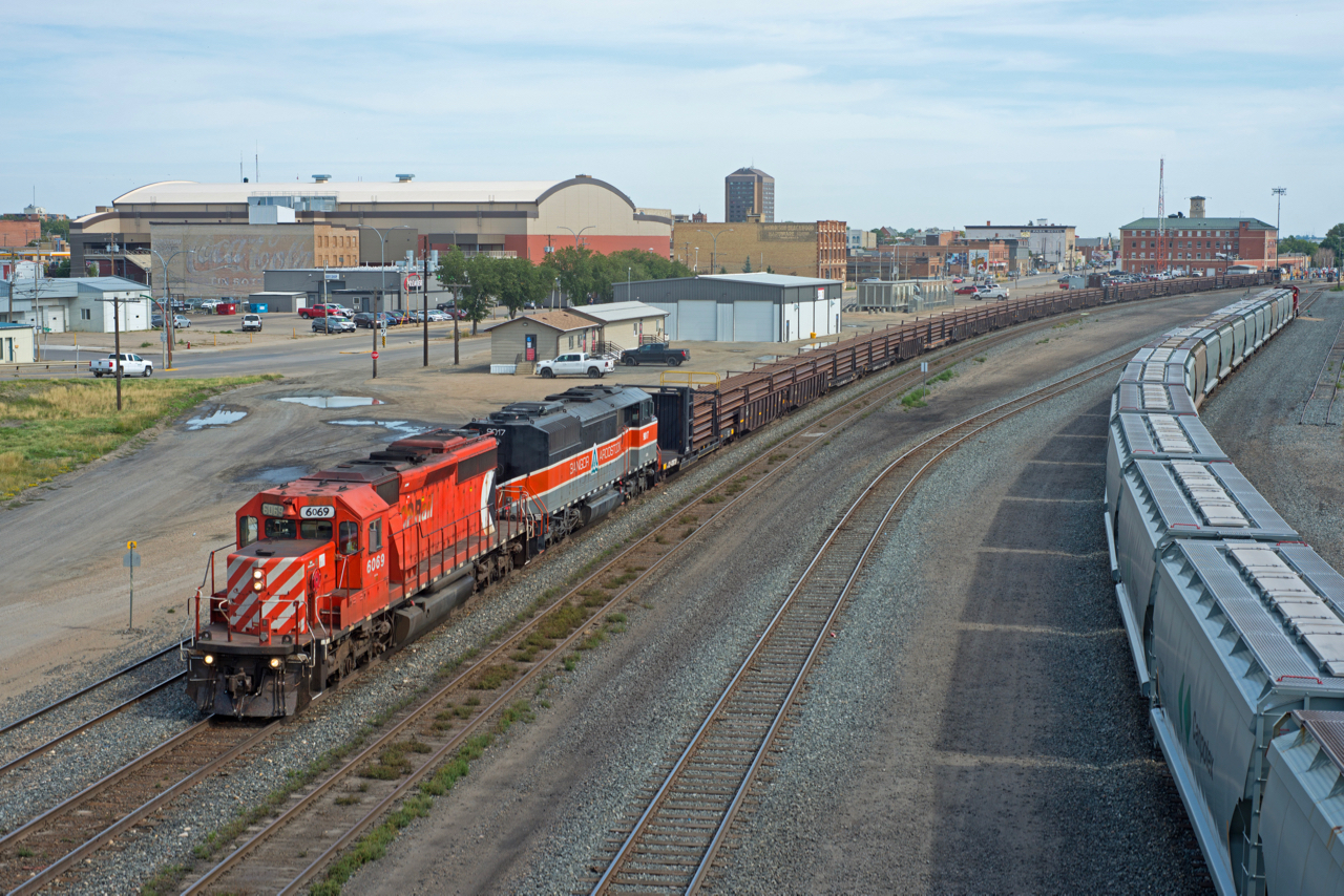 CP 6069 and CMQ 9017 have just finished getting topped up at the fuel pad at the east end of Moose Jaw and are seen here creeping down to the west end to join the long queue of westbounds waiting to get out.