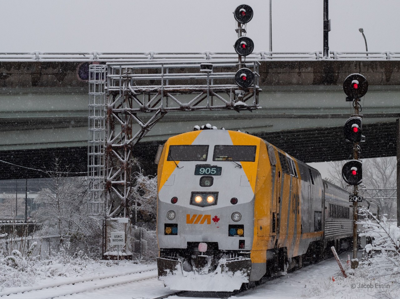 It's Sunday, November 28th, 2021, all weekend Metrolinx has been doing construction between Rouge Hill and Pickering GO. This means VIA trains have to detour up the Bala and down the York. Here we have VIA 46/66 passing through the searchlights just North of Queen Street in the Don Valley.