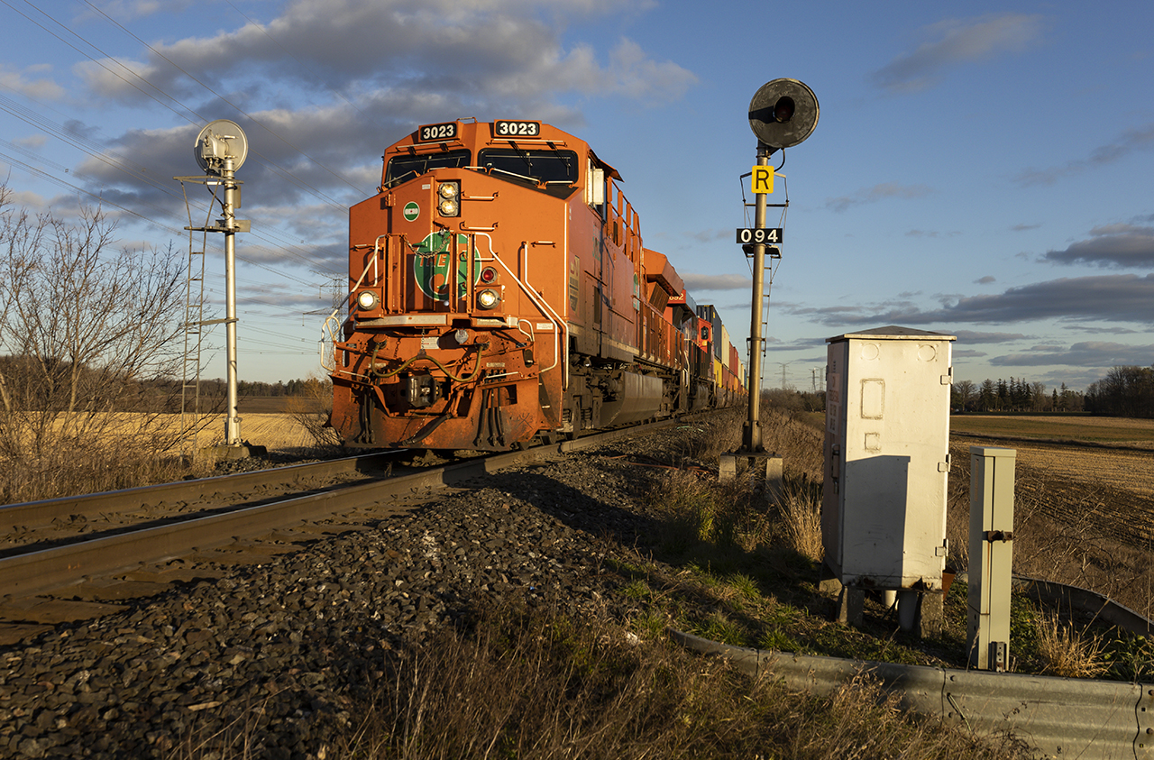 The CN EJ&E heritage unit leads Z149 through a searchlight pair on the York Sub, just moments before clouds rolled in.