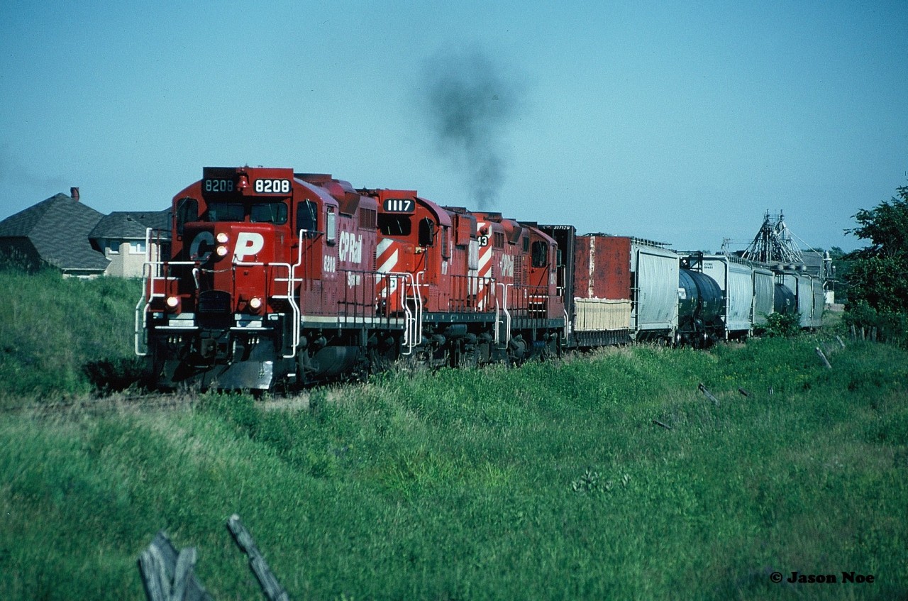 Now back on the move northbound with a sizeable train for Orangeville, CP 8208, 1117 and 8243 are passing Mile 12 in the community of Snelgrove, which is situated at the northern edges of Brampton.