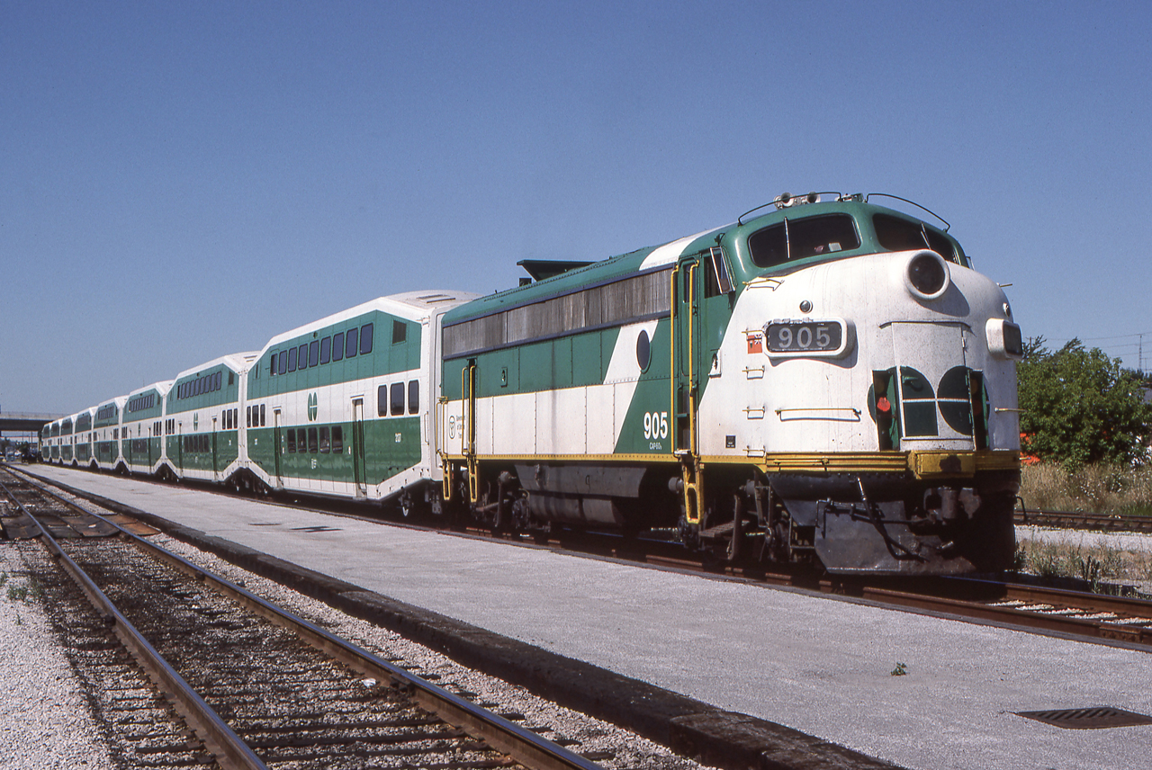 GO 905 is in the Toronto area on August 25, 1984.