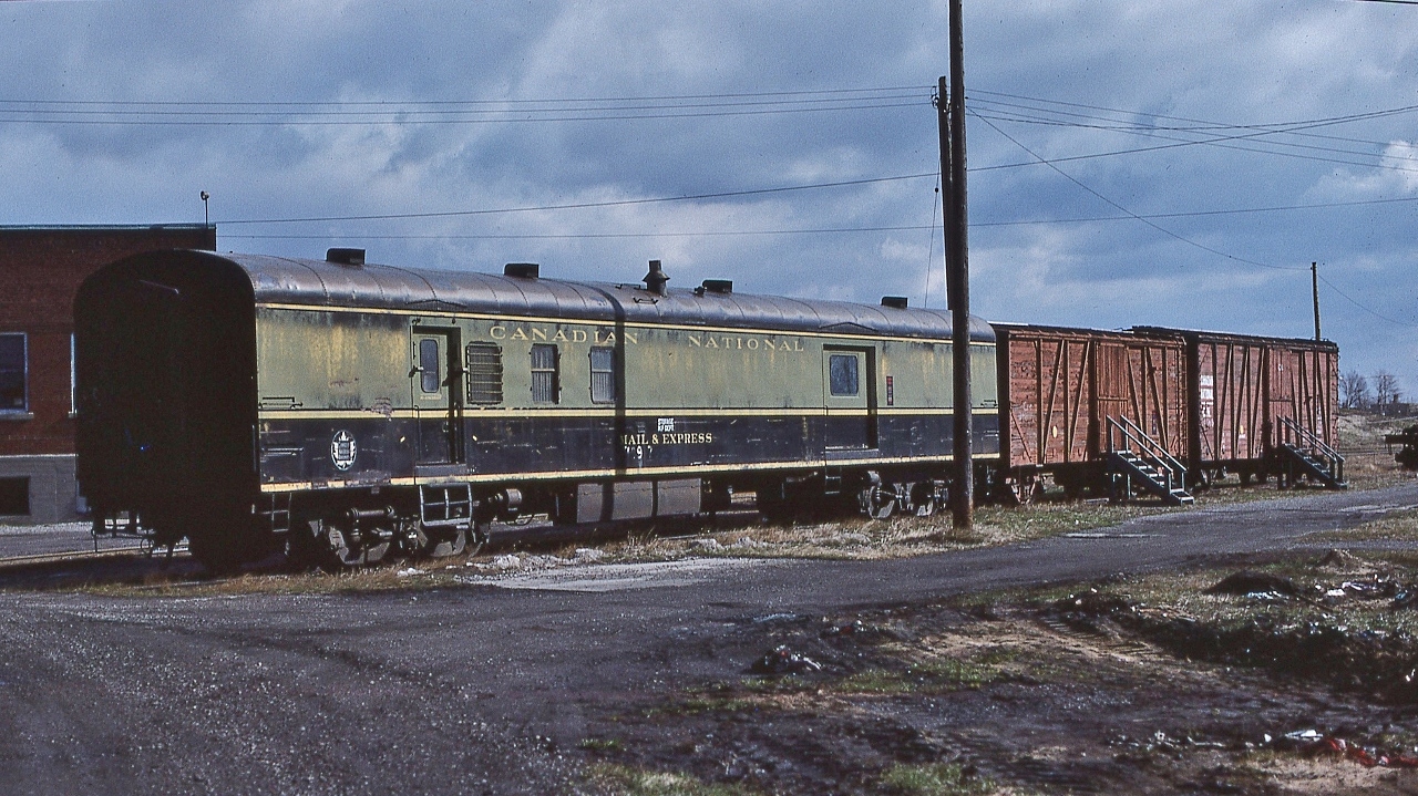 The original CNR passenger livery: Green Gold & Black 


   The Track Side Guide  records car Work Service 72917 as NSC 1953 built and retired from passenger service as Baggage 9089


     At the Fort Erie we all remember  April 16, 1977 Ektachrome by S.Danko


   Noteworthy: At that  time Work Service Cars were typically re-assigned passenger equipment 


   And those outside braced wooden box cars appear to be from the prior century.


   sdfourty