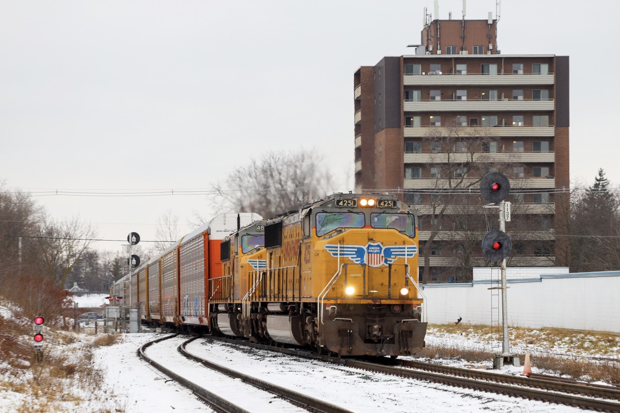 2021.01.05 UP 4251 leading CP 244, UP 4658 trailing. Departing London West after a short crew change.