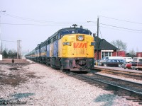 Lengthy VIA 75 is seen at Burlington West with an A-B-B set of units up front.  6758 now resides south of the border operating on the <a href=https://www.railpictures.net/showimage.php?id=790910&key=2175312>New York & Lake Erie Railroad.</a>