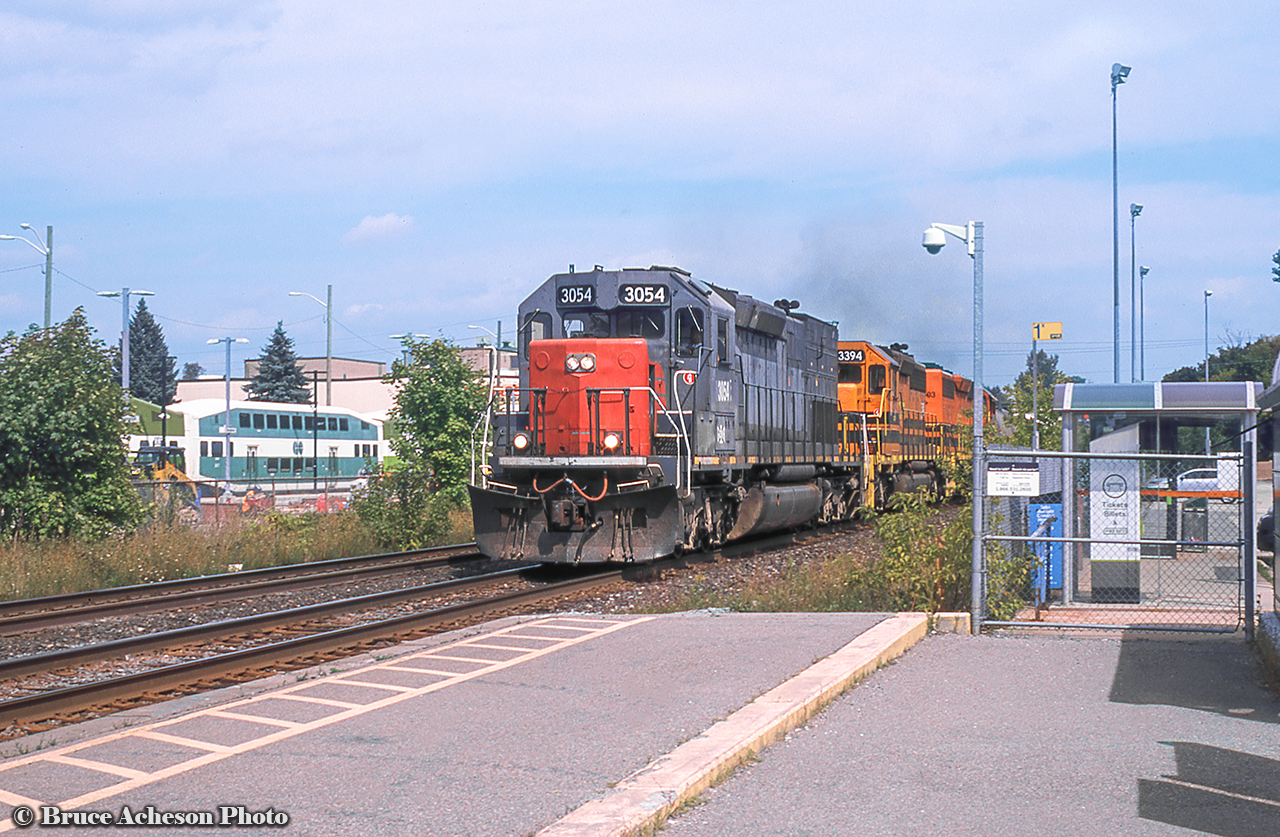 With only a few months remaining on their Guelph Sub lease, GEXR 431 is westbound by Georgetown about to hit the crossovers at Silver.