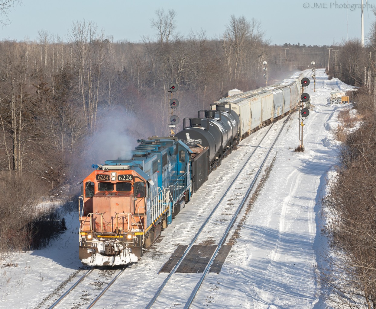 CN L518 heads back towards Belleville with the GTW GP38-2 leading this time. After a long and hard days work, they’re finally headed back but only doing 25 mph, since they have problems with the SBU.