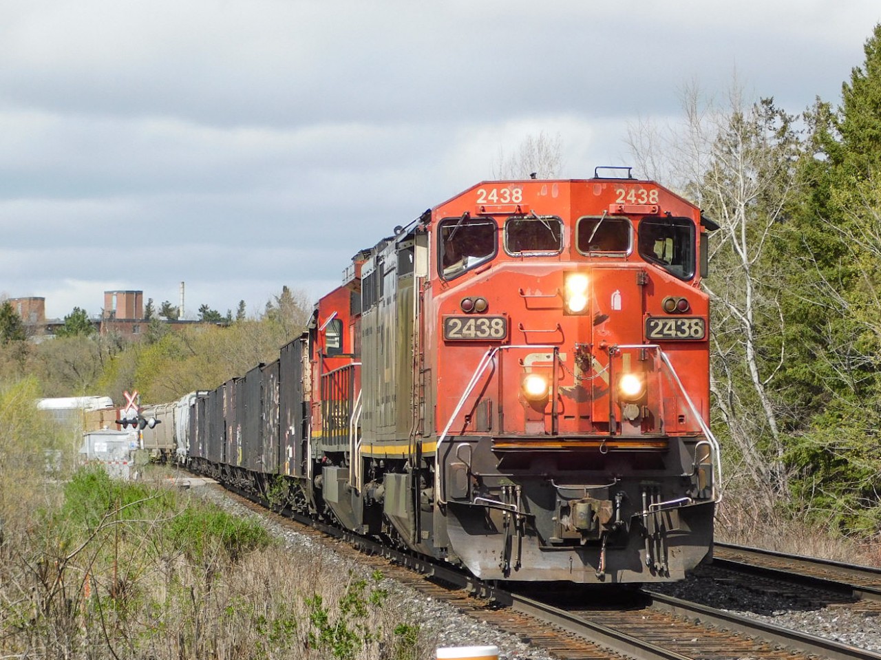 CN M318 came as a total surprise with a beautiful set of Dash 8's taking her to Toronto. This would be the last cowl unit I would see to date.