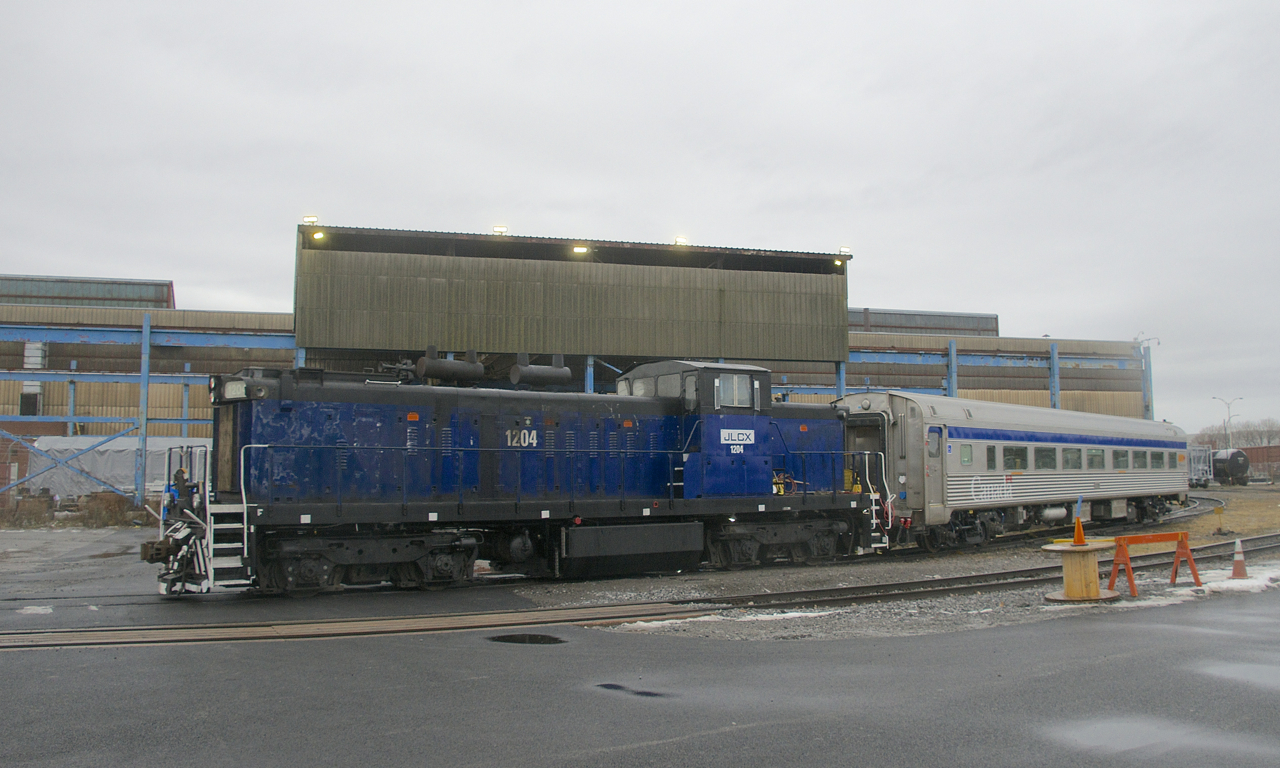 CAD's GMD-1 is about to shove coach VIA 8135 into the shops just after VIA 6426 arrived with two coaches.