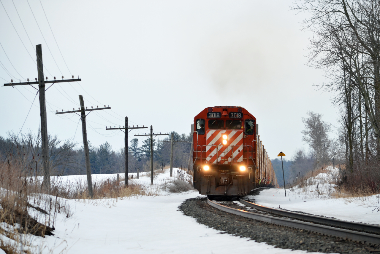 3018 leads a rather odd BNSF 603 on T78 back to Woodstock from Wolverton with an empty train in tow for Toyota.