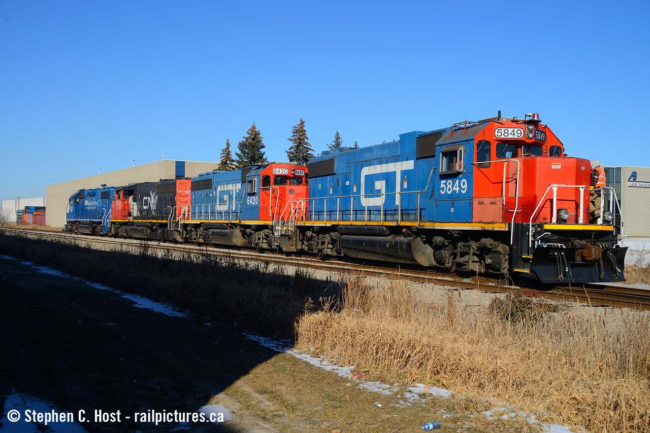 Thanks to a call from a friend who saw these guys leave Snider, I redirected my plans for the 388 with a BNSF leader on a windmill train to find this guy in Brampton. It only took a few years, after a pair of GTW were  together in Sarnia in 2018 (Marc Dease) a frenzy was created in the Toronto area as these two may remain paired for a while. Who knows? Let the frenzy begin. To the crew, if you're reading this: now you know why :)