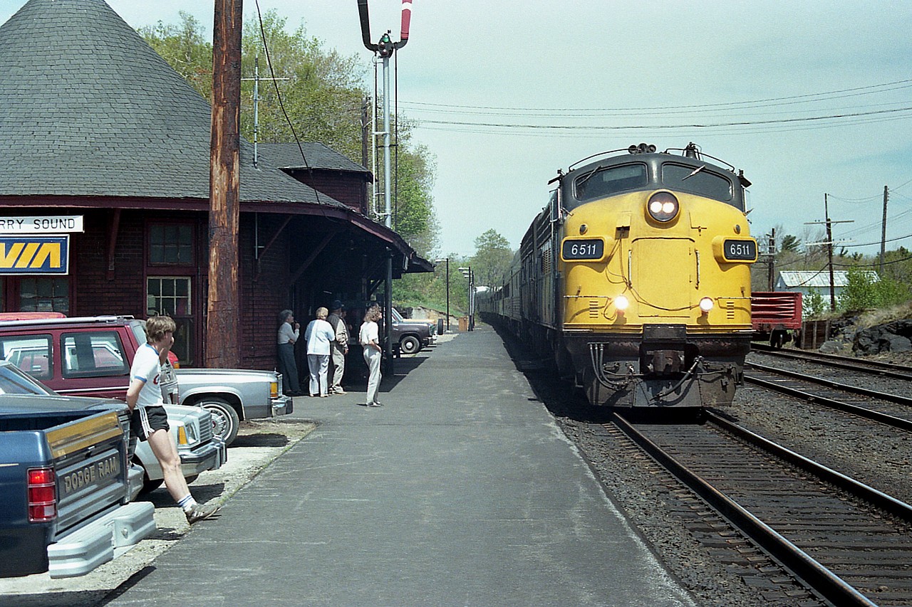Southbound #10, the Toronto portion of the "Canadian" eases to a stop at the old CP Parry Sound station on a lovely mild and sunny day. Power is VIA 6511 and 6636.
