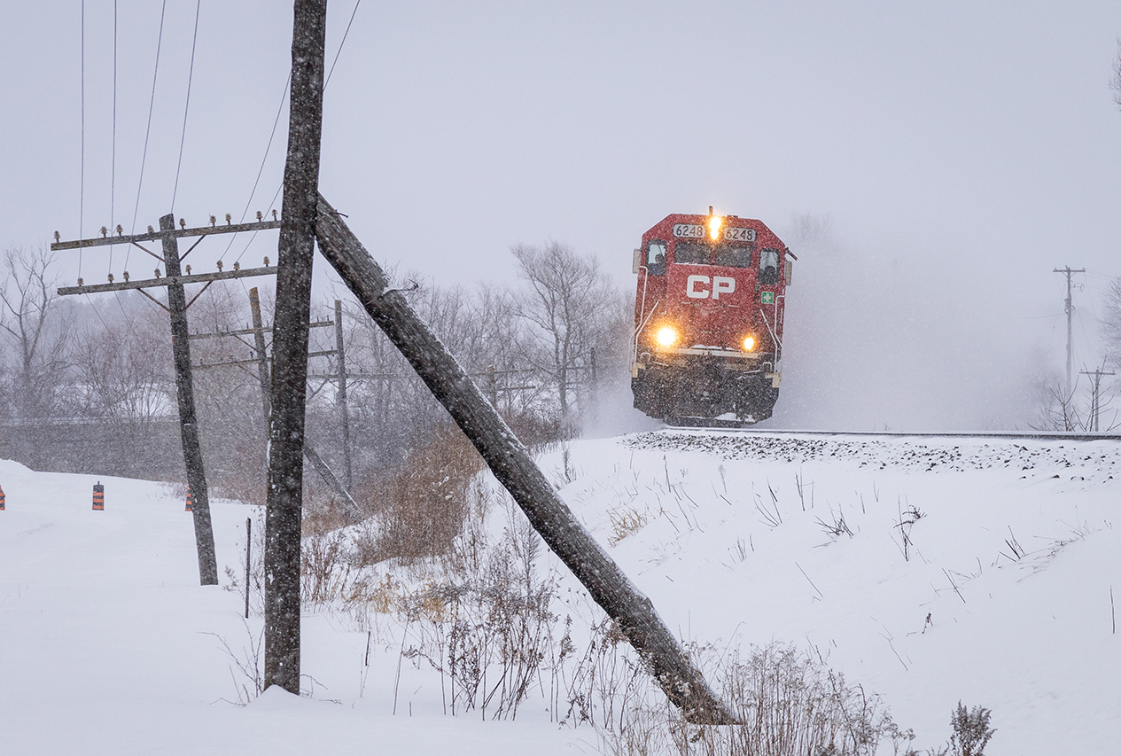 CP T78 with a SD60/GP38-2 pairing blasts through the isolated snow showers that occurred in Innerkip this day, and seemingly nowhere else for some reason!