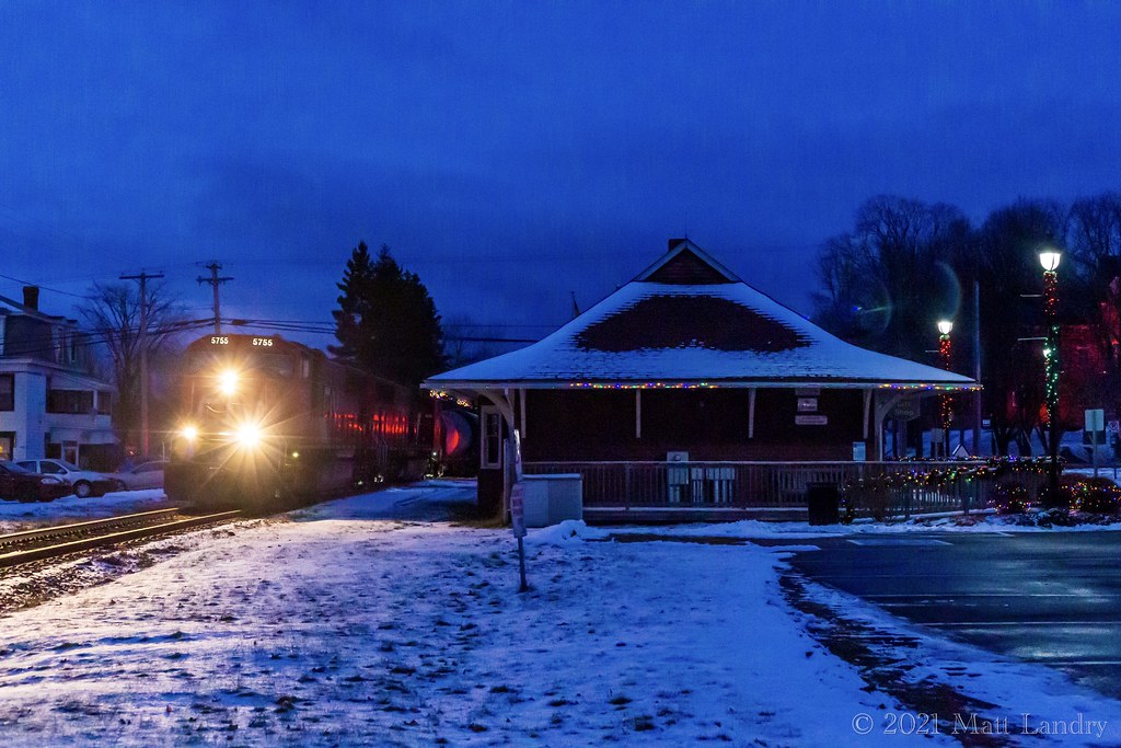 With very little light left in the day, train 594 heads by the tourist bureau in Hampton, New Brunswick. The bureau is somewhat lit up for Christmas, which was nice to see.
