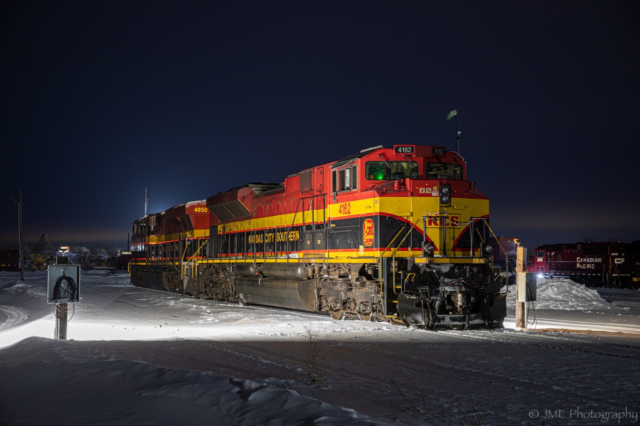 Just as CP 143 came into Smiths Falls, Train Master told the inbound crew they’d be dropping off the two KCS units, for a CWR train which we all found very unusual, since the KCS’s don’t have hot plates or fridges, therefore they cannot lead in Canada. But after further listening to inbounds and TM’s discussion, they’d have an SD40-2 leading it westward, with the KCS’s in trail. Here the KCS’s are seen in the shop track on the North side of the yard, awaiting their next assignment.
