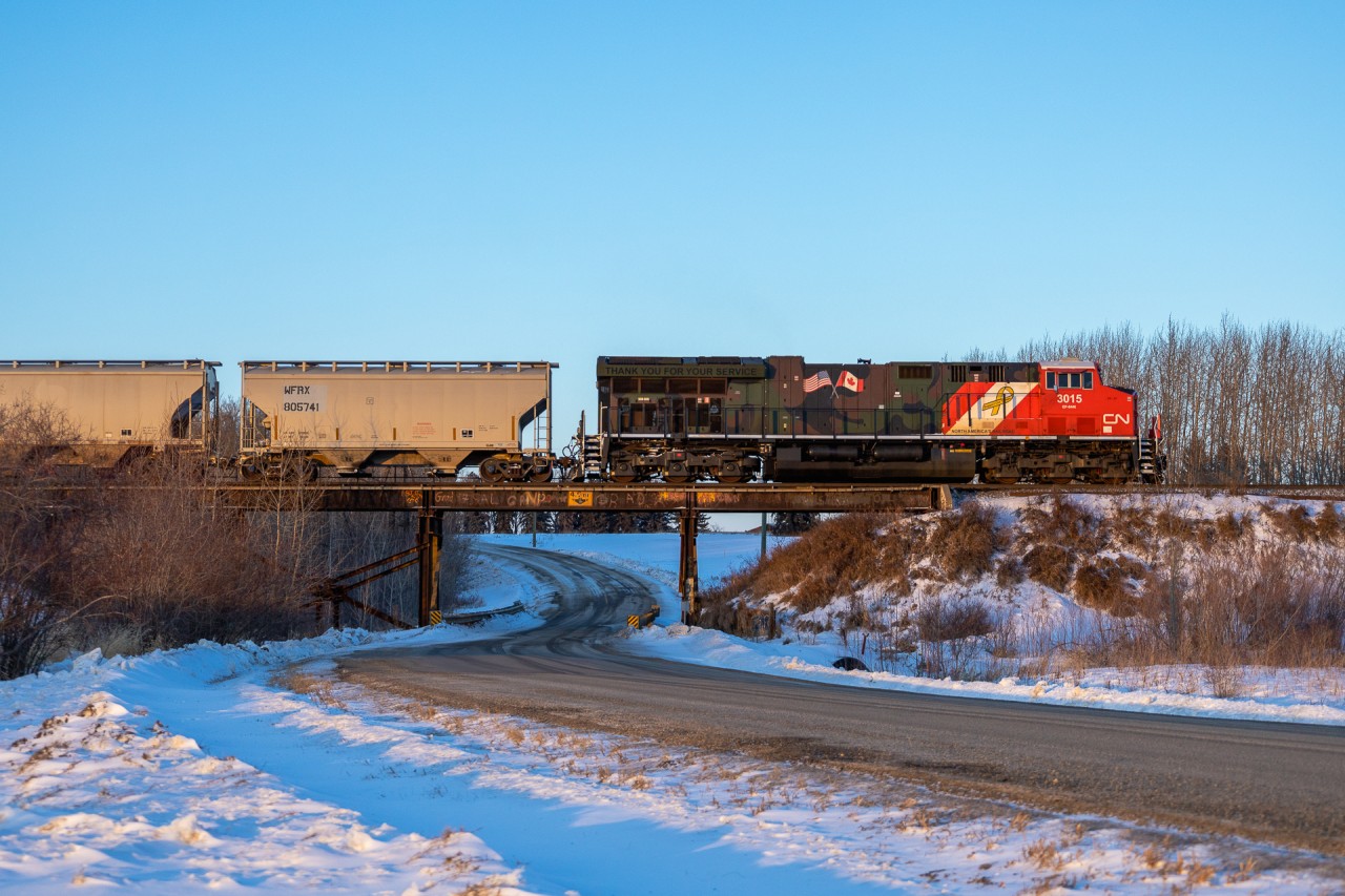 S 77451 30 departs Sherwood Park after meeting Q 187 at Clover Bar.